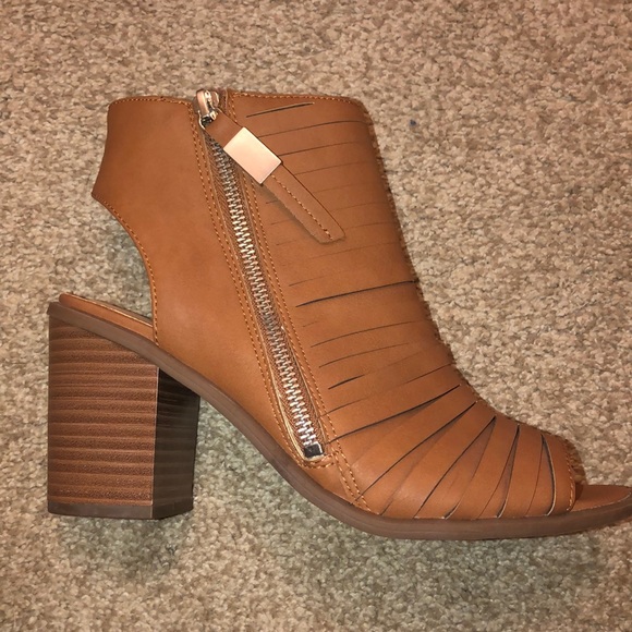 Light Brown CIRCUS by Sam Edelman Zip-Up Booties - Picture 2 of 8